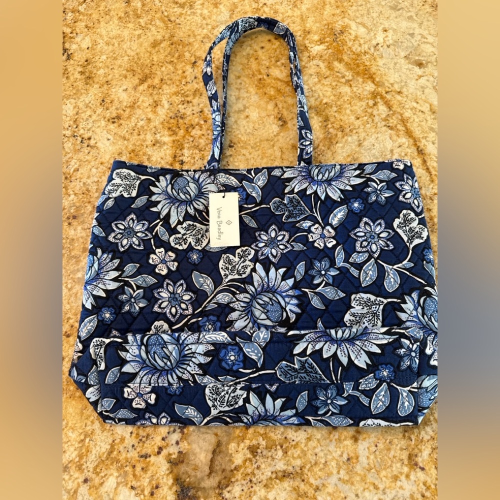 Vera Bradley Essential Tote – Tropics Tapestry – NEW With Tags